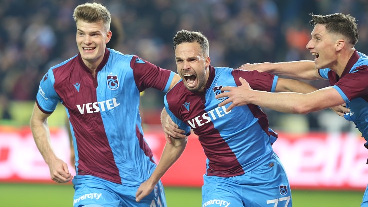 Trabzonspor, Fenerbahçe’yi 2-1 yendi.