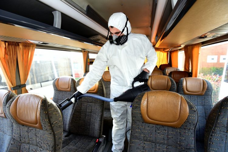 İBB, PERSONEL SERVİS ARAÇLARINI DEZENFEKTE EDİYOR