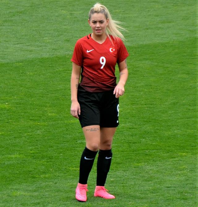 Aycan Yanaç’a Survivor’a katıldığı için takım şoku!