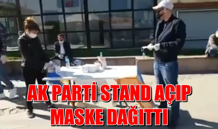 Ak Parti stand açıp maske dağıttı