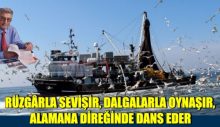 RÜZGÂRLA SEVİŞİR. DALGALARLA OYNAŞIR. ALAMANA DİREĞİNDE DANS EDER