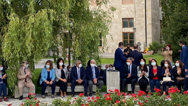 HDP’lilerden meclis bahçesinde oturma eylemi!