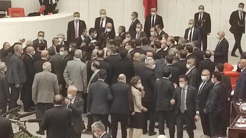 AKP’li ve HDP’li vekiller birbirlerinin üzerine yürüdü