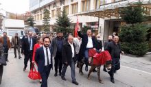 ABP’Lİ YALÇIN’DAN “EŞEKLİ” PROTESTO!