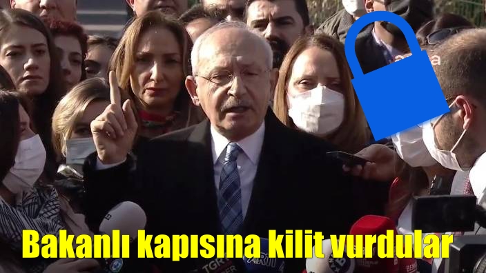 Bakanlı kapısına kilit vurdular “Gelmeyin”