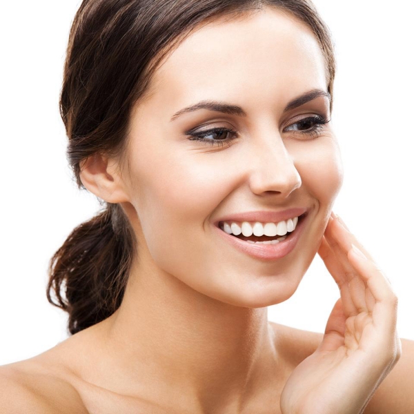 IŞILTILI CİLDE SAHİP OLMANIN YOLU ”KARBON PEELİNG”