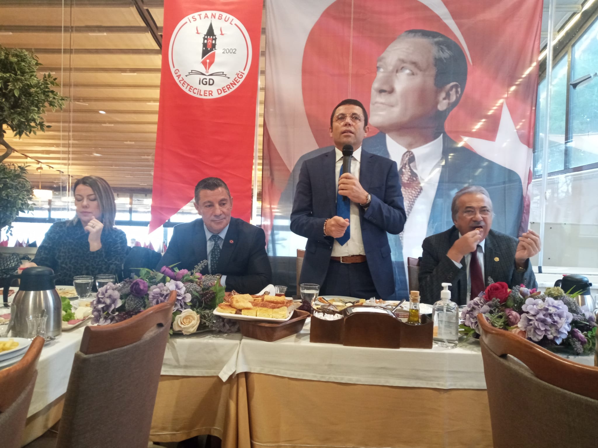 GAZETECİLERİN HAKLARINI TÖRPÜLEDİLER!