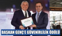 BAŞKAN GENÇ’E GÜVENİRLİLİK ÖDÜLÜ