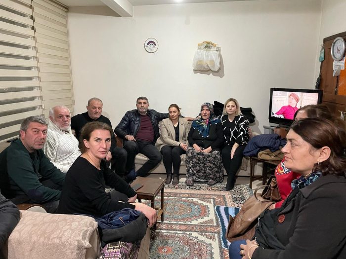 CHP Hopa’da Çat Kapı Dolaşıyor