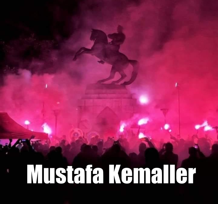 ATATÜRK HEYKELİ VE MUSTAFA KEMALLER