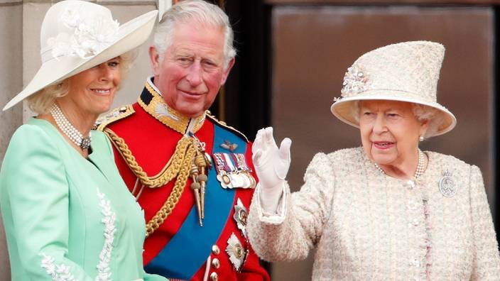 Prenses Camilla korona oldu