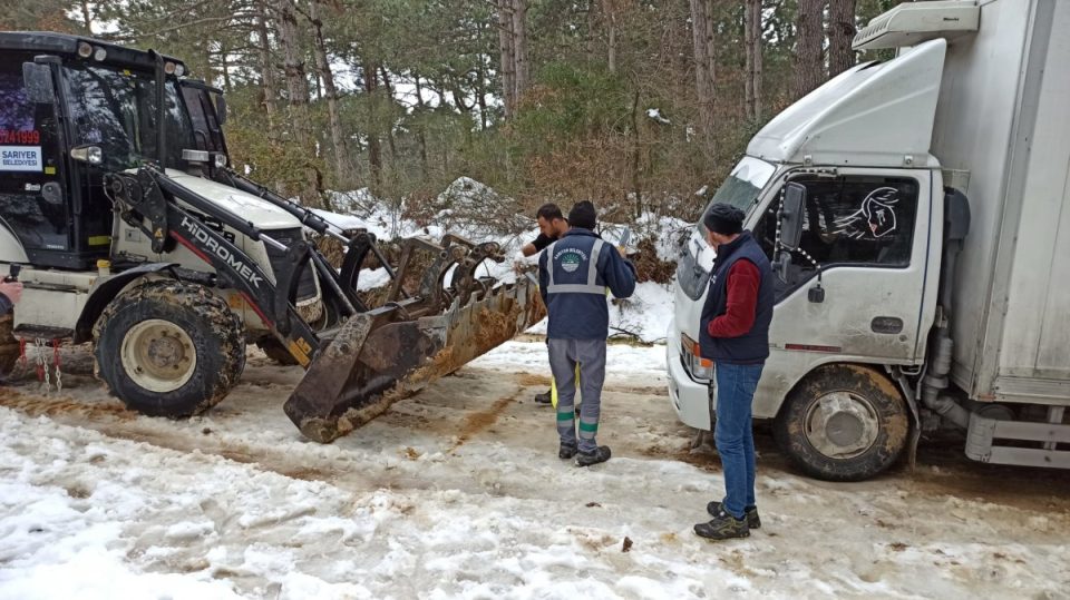 BELEDİYE EKİPLERİ GECE GÜNDÜZ SAHADA