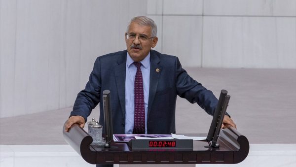 VATANDAŞIN GÖNDERDİĞİ ŞİİRİ OKUDU