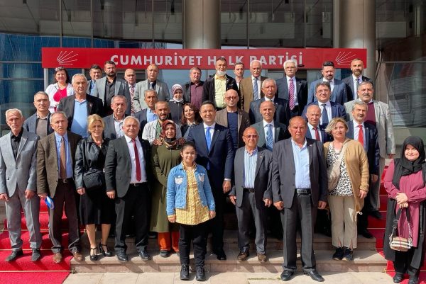 SİNCAN’DA AKP VE MHP’DEN İSTİFA EDENLER CHP’YE KATILDI!