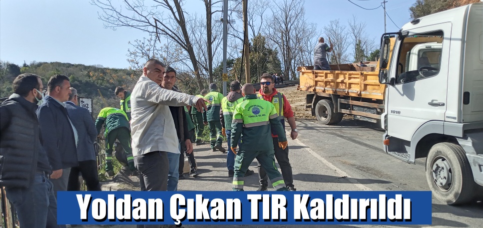 Yoldan Çıkan TIR Kaldırıldı