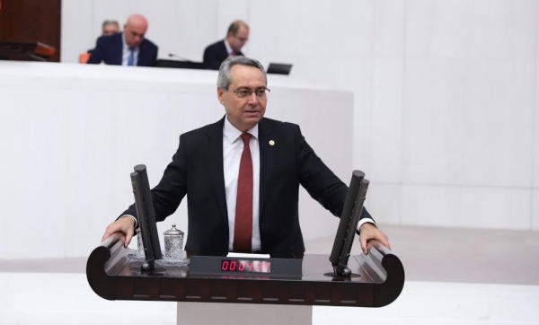 Rafet Zeybek. AKP’nin para karşılığı vatandaşlık politikasına tepki gösterdi.