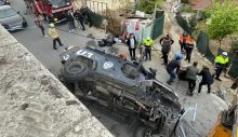 Takla atan zırhlı polis aracı duvardan düştü: