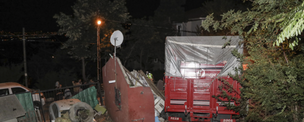 Kazımkarabekir’de Kamyon Gecekondu’nun Üzerine Uçtu.
