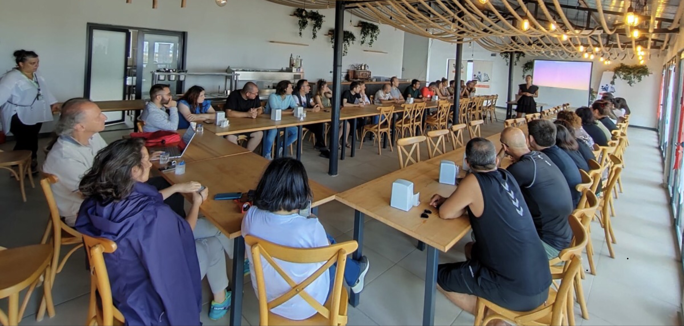 YEREL YÖNETİMLERDEN ÇAĞDAŞ EĞİTİM MODELİ: TÜRKİYE AKADEMİ