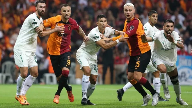 Galatasaray ilk mağlubiyetini aldı