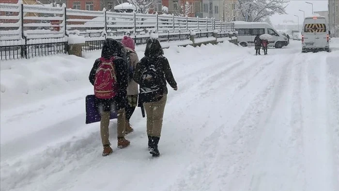 Eğitim ve öğretime ara verildi.