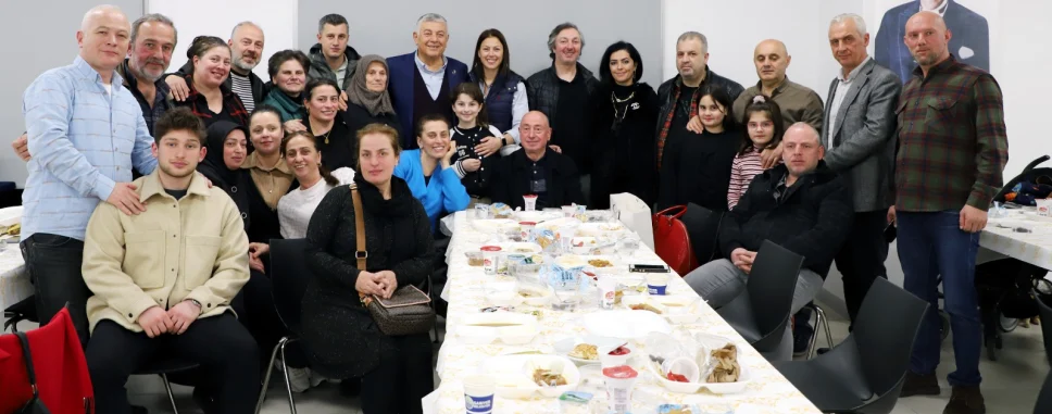 BAŞKAN GENÇ RİZELİLER İLE İFTARDA BULUŞTU