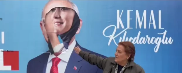 Sarıyer’de CHP Afiş ve Pankartları Kesildi