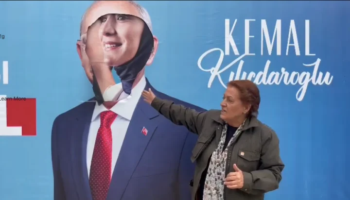 Sarıyer’de CHP Afiş ve Pankartları Kesildi