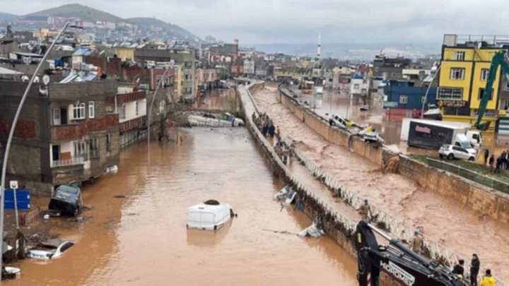 Sel baskınları sağlığı tehdit ediyor!