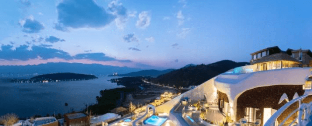 Çin. Santorini Adası’nın aynısını inşa etti