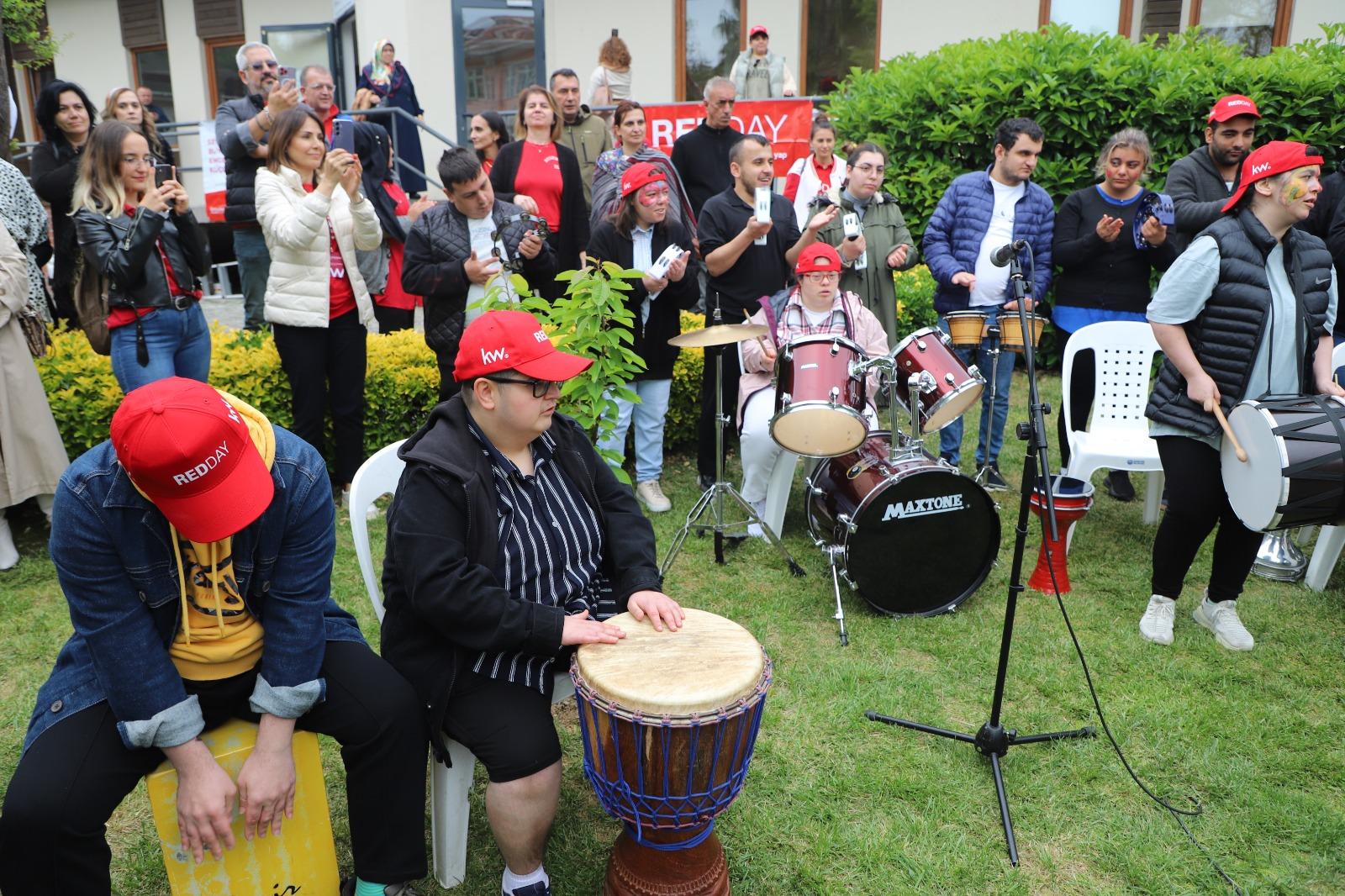 Eçadem’li çocuklar topluma katkı gününde eğlendi