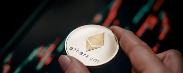 SEC) spot Ethereum  (ETF) için tüm şirketlere onay verdi.