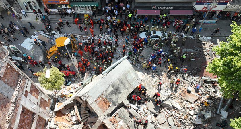 Yaklaşık 200 bin bina deprem için riskli