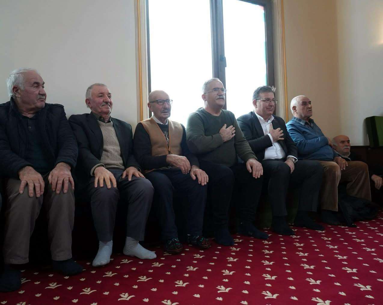BAŞKAN AKSU. KOMŞULARIYLA HIZIR LOKMASINI PAYLAŞTI